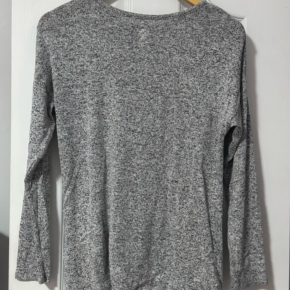 5 for $20🫟🛍️🔵 Gray Long Sleeve Twist Top. Size Girls XL - Picture 6 of 6